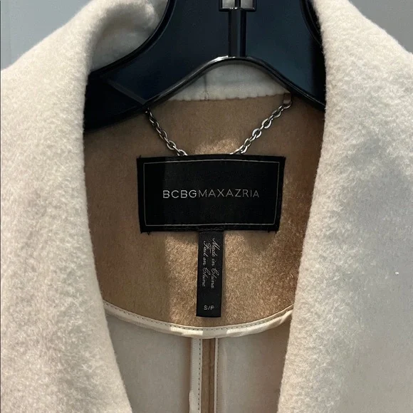 BCBGMaxAzria Camel and Ivory Robe - Picture 2 of 3